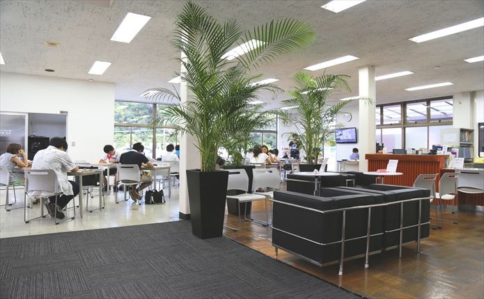 スルガ自動車学校 1号館ロビー