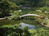 栗林公園は一度は行ってみたい日本庭園です。